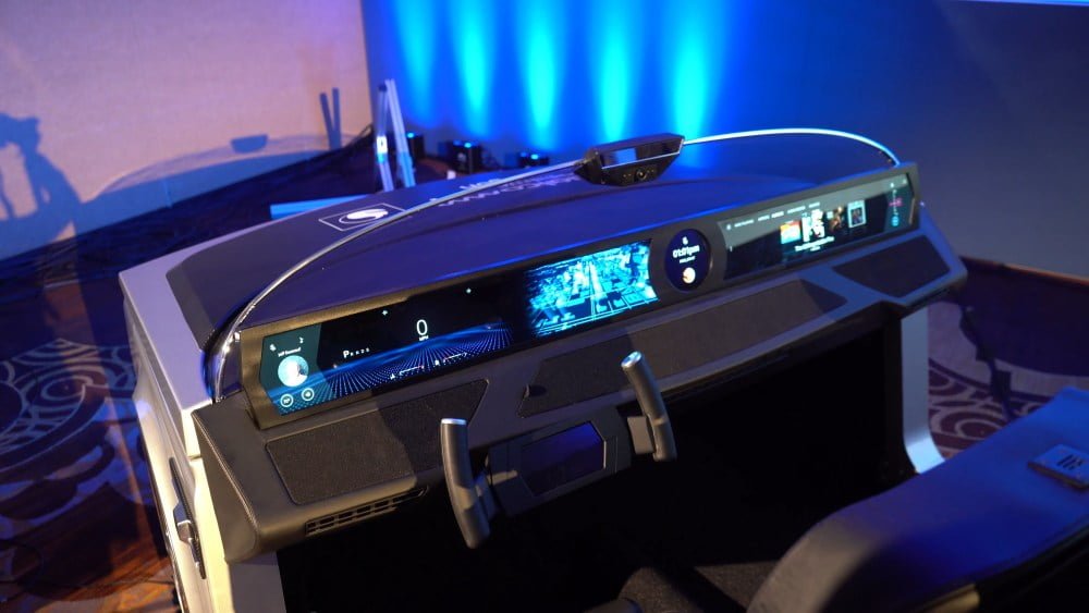 Ein Modell-Auto, das mit Qualcomms Snapdragon Automotive Cockpit ausgestattet ist. 