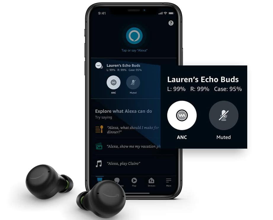 Die Bluetooth-In-Ear-Ohrhörer Amazon Echo Buds 2 und ein Smartphone, das die App-Steuerung zeigt. 