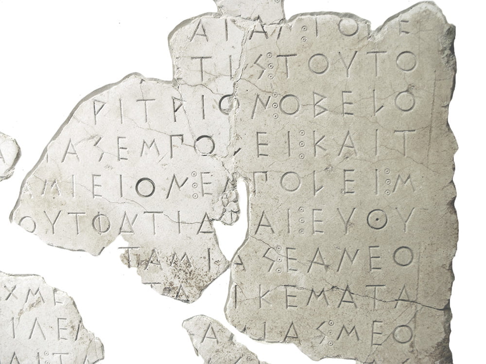 Ganz schön kaputt: Ein Dekret der Athener Versammlung zur Verwaltung der Akropolis. Bild: CC BY-SA 3.0, WikiMedia