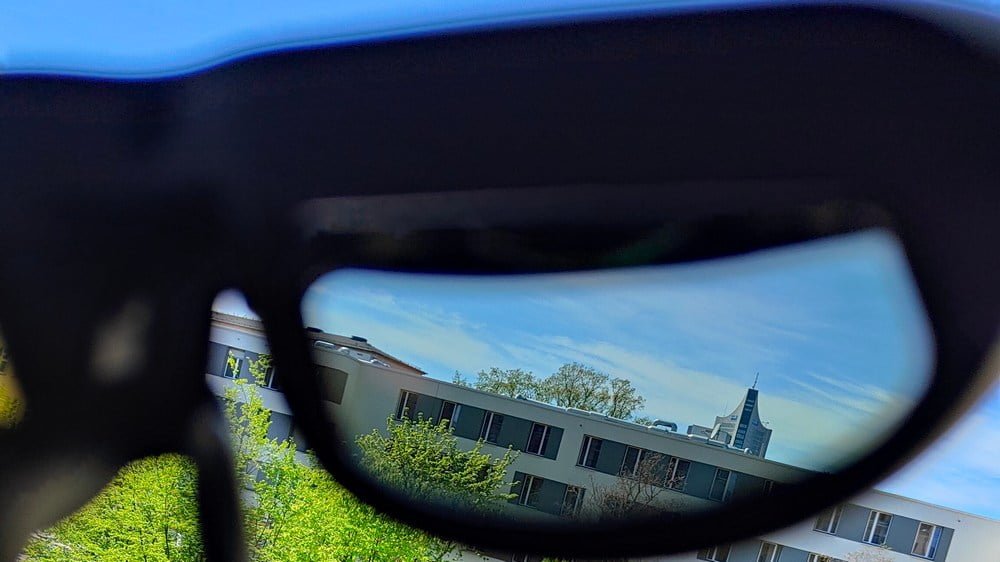 Blick durch die Gläser der Nreal Light AR-Brille