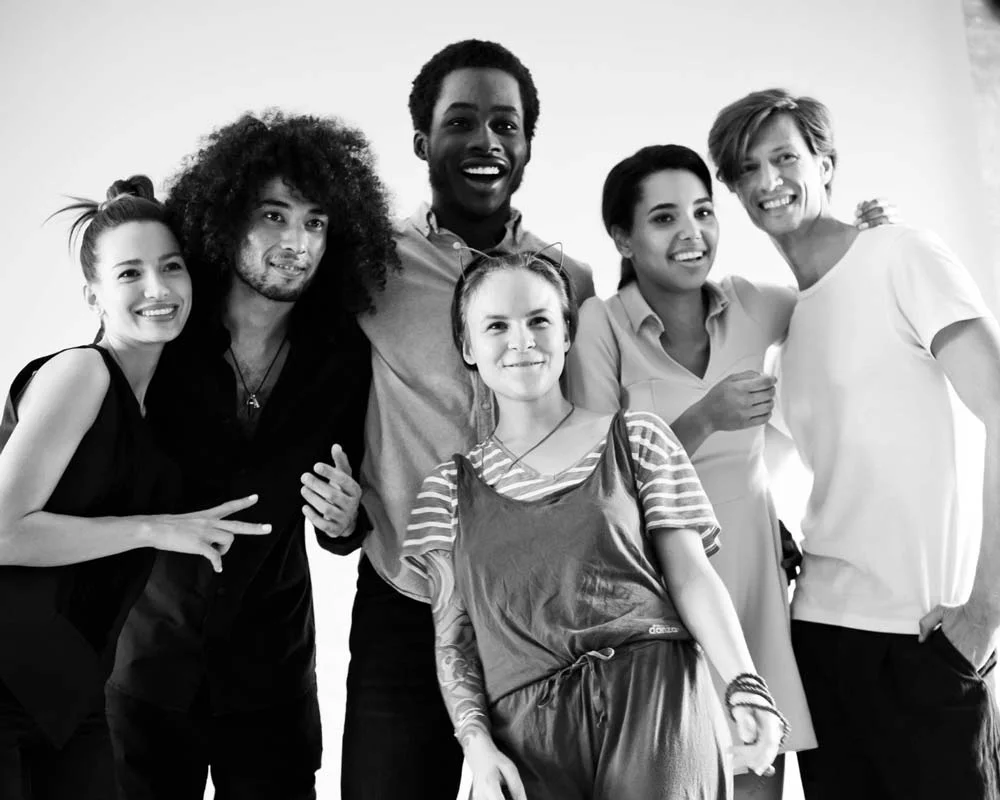 Als Trainingsmaterial für die KI dienten Fotos echter Models. Die Macher der Webseite schufen dafür ihre eigene Datenbank. Bild: Generated Faces