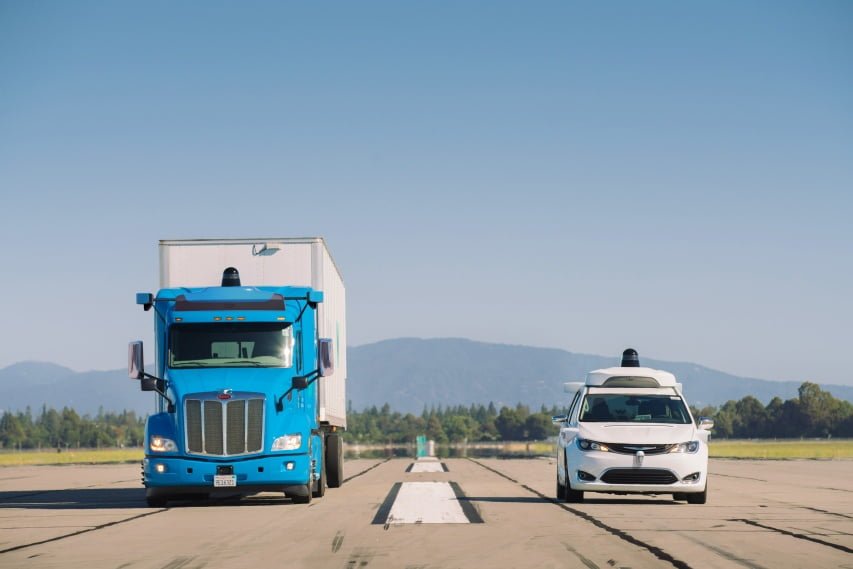 Waymo zeigt Tests mit autonom fahrenden Trucks