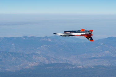 US Air Force testet erfolgreich KI-gesteuertes Kampfflugzeug im simulierten Luftkampf