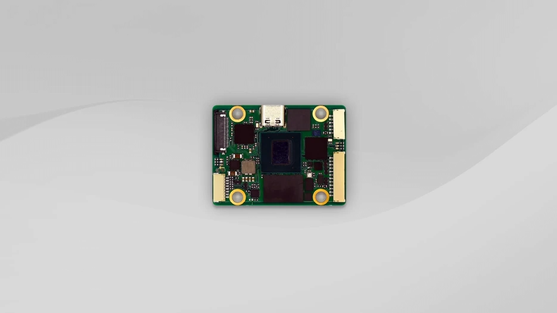 Auterion stellt autonomen Drohnen-Chip Skynode S für den Kampfeinsatz vor