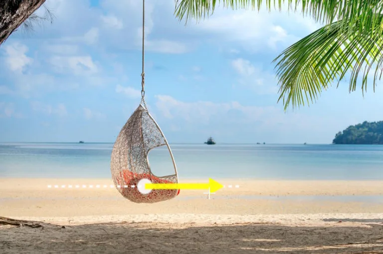 Diagramm auf Strandbild: Tracking-Symbol im Hängesessel, gelber Pfeil zeigt Bewegung entlang dotted Linie.